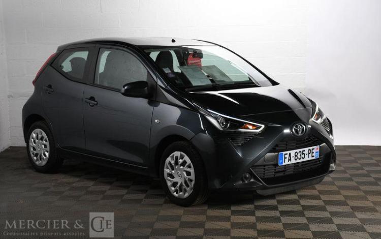 TOYOTA AYGO GRIS FA-835-PE