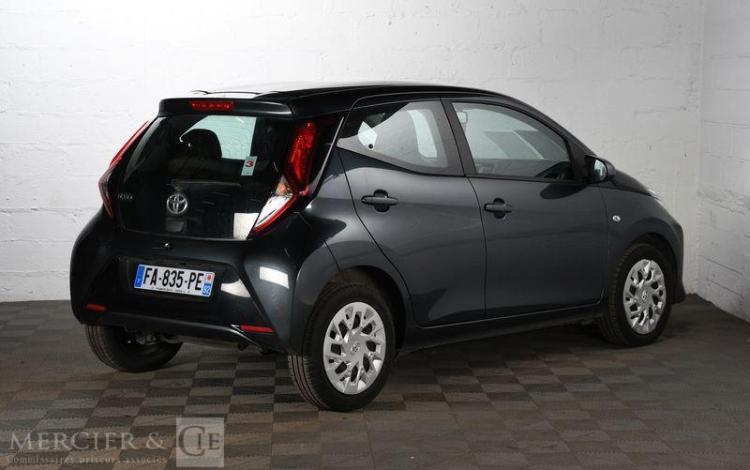 TOYOTA AYGO GRIS FA-835-PE