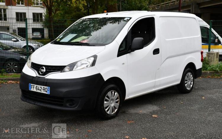 NISSAN NV200 BLANC FF-642-RQ