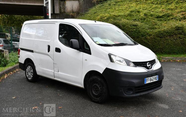 NISSAN NV200 BLANC FF-642-RQ