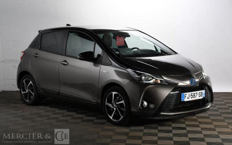 TOYOTA YARIS HYBRIDE 100H COLLECTION 5P GRIS FJ-587-SB