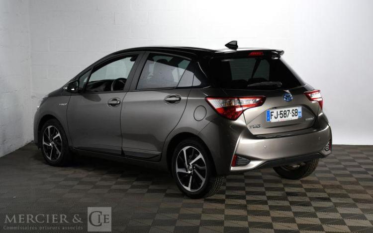 TOYOTA YARIS HYBRIDE 100H COLLECTION 5P GRIS FJ-587-SB