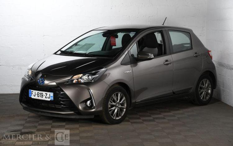 TOYOTA YARIS HYBRIDE 100H DYNAMIC 5P GRIS FJ-619-ZJ