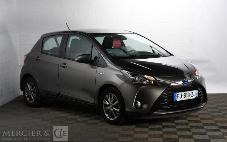 TOYOTA YARIS HYBRIDE 100H DYNAMIC 5P GRIS FJ-619-ZJ