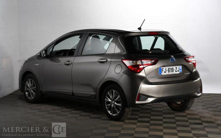 TOYOTA YARIS HYBRIDE 100H DYNAMIC 5P GRIS FJ-619-ZJ