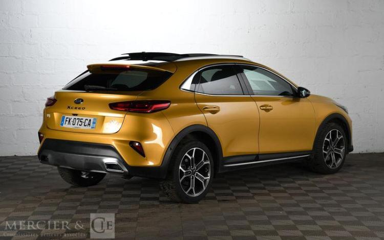 KIA XCEED 1,4 T-GDI 140 LAUNCH EDIT JAUNE FK-075-CA