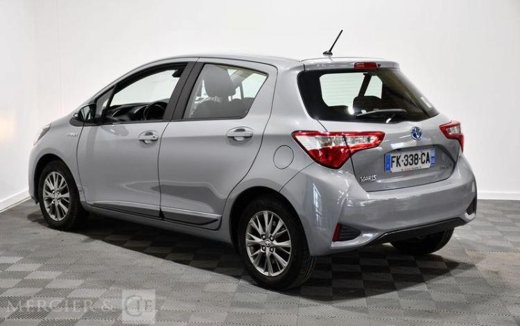 TOYOTA YARIS HYBRIDE 100H DYNAMIC GRIS FK-338-CA