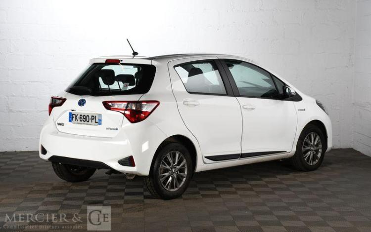 TOYOTA YARIS HYBRIDE 100H DYBNAMIC 5P BLANC FK-690-PL