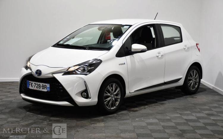 TOYOTA YARIS HYBRIDE 100H DYNAMIC 5P BLANC FK-728-BR