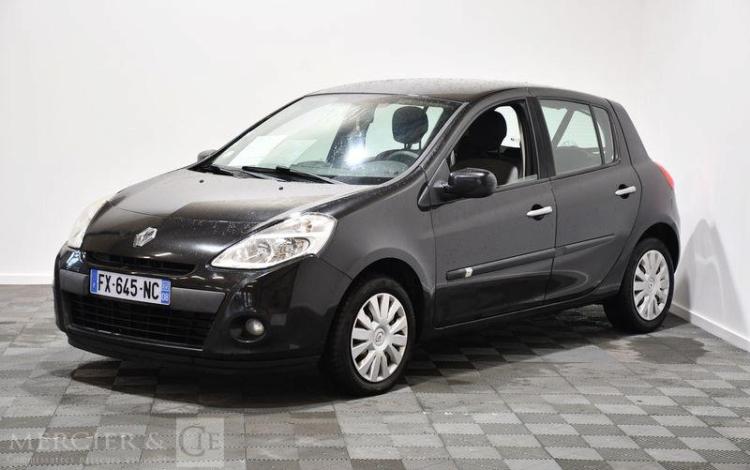 RENAULT CLIO NOIR FX-645-NC