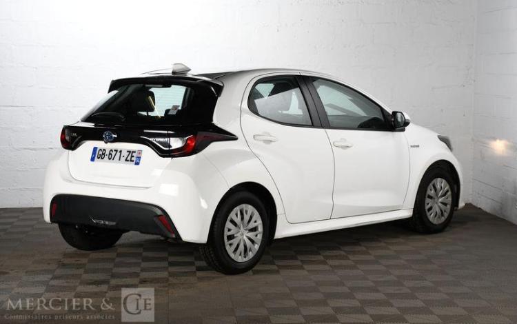 TOYOTA YARIS A,E BLANC GB-671-ZE