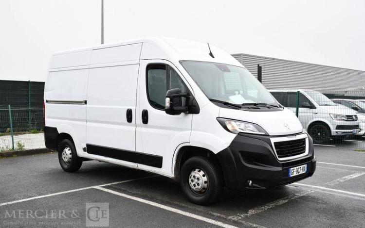 PEUGEOT BOXER FG 335 L2H2 2,2 BLUEHDI 140 ASPHALT – 73724 KM – ANNEE 2022 BLANC GF-907-VK