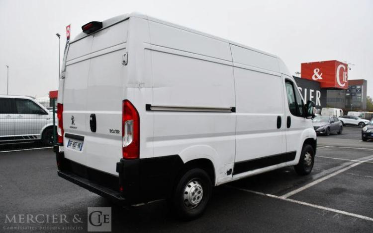 PEUGEOT BOXER FG 335 L2H2 2,2 BLUEHDI 140 ASPHALT – 73724 KM – ANNEE 2022 BLANC GF-907-VK