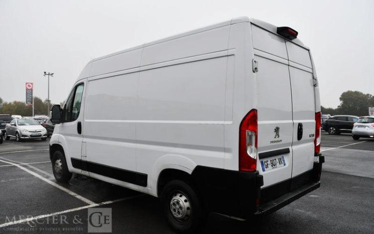 PEUGEOT BOXER FG 335 L2H2 2,2 BLUEHDI 140 ASPHALT – 73724 KM – ANNEE 2022 BLANC GF-907-VK