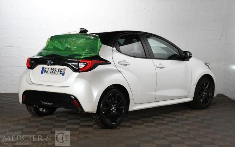 TOYOTA YARIS BLANC GJ-122-FE