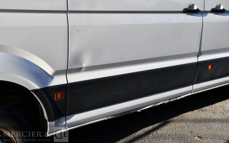 VOLKSWAGEN CRAFTER BLANC GJ-208-WA