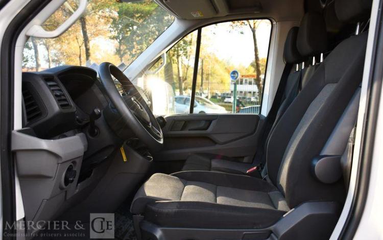 VOLKSWAGEN CRAFTER BLANC GJ-208-WA