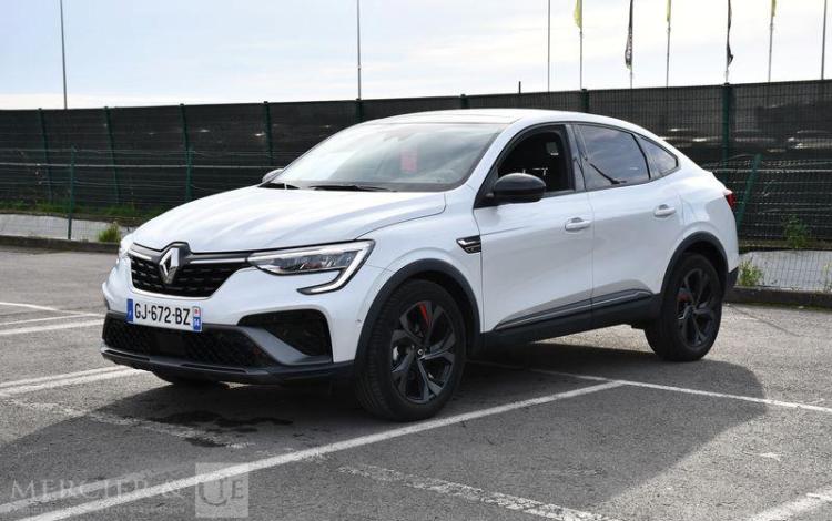 RENAULT ARKANA RS LINE TCE 150 EDC BLANC GJ-672-BZ