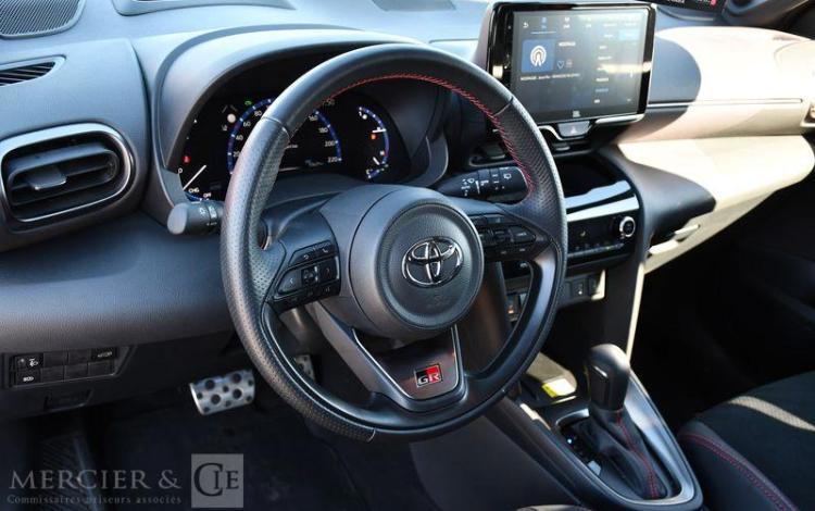 TOYOTA YARIS ROUGE GQ-633-JB