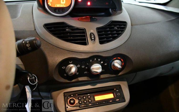 RENAULT TWINGO 1,2 75 AUTHENTIQUE  AD-314-KD