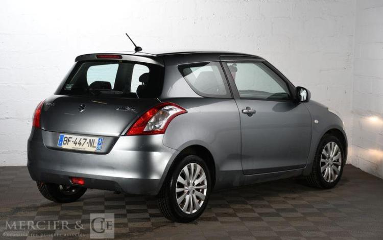 SUZUKI SWIFT GLX GRIS BF-447-NL