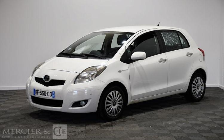 TOYOTA YARIS D4D CONFORT BLANC BF-550-CG