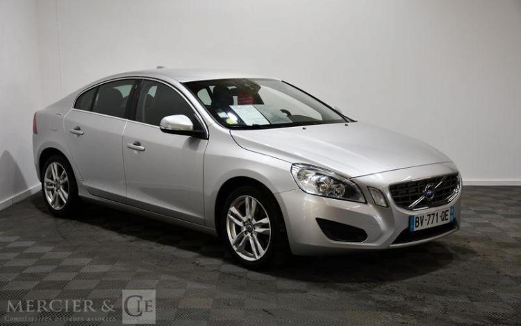 VOLVO S60 1,6 D2 115CH MOMENTUM BUSINESS S&S GRIS BV-771-QE