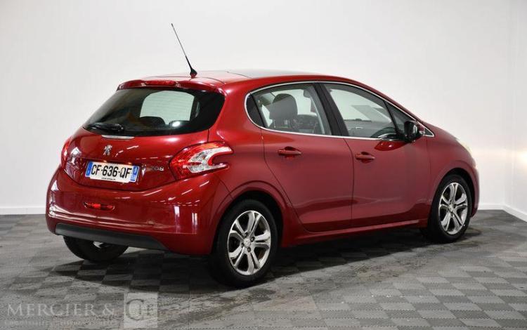 PEUGEOT 208 ROUGE CF-636-QF