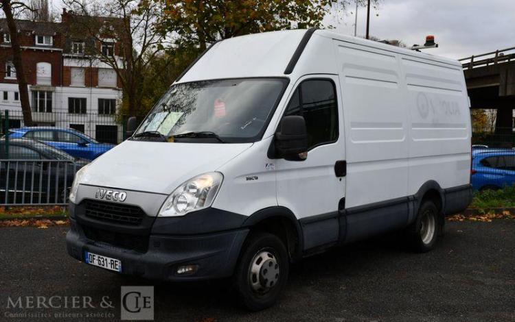 IVECO DAILY BLANC DF-631-RE