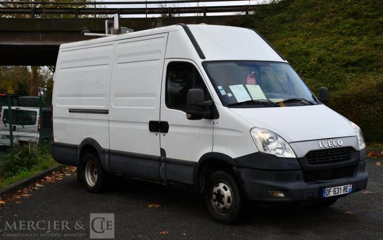 IVECO DAILY BLANC DF-631-RE