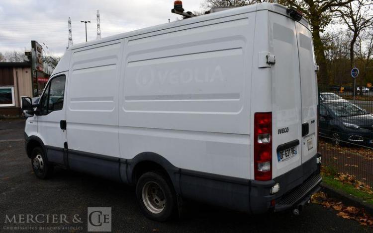 IVECO DAILY BLANC DF-631-RE