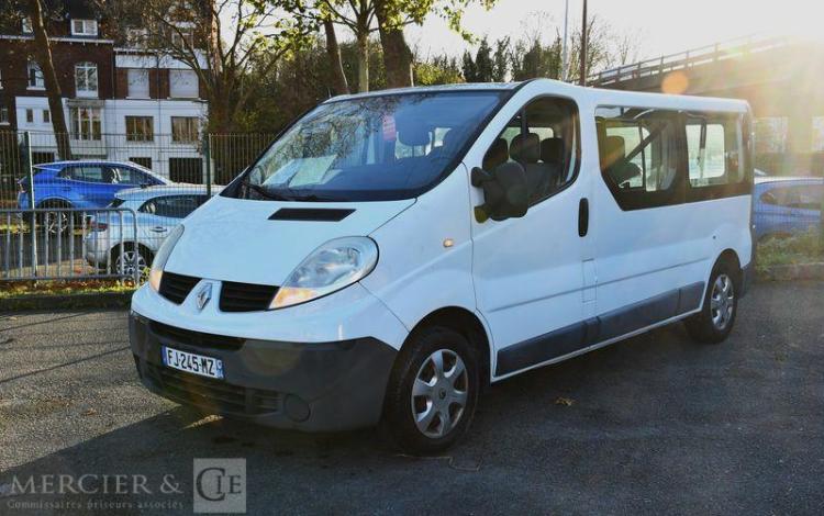 RENAULT Trafic BLANC FJ-245-MZ