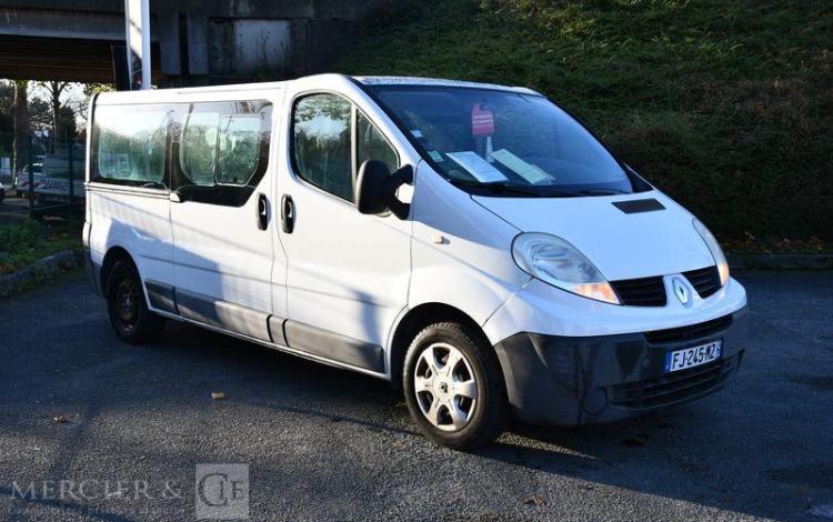 RENAULT Trafic BLANC FJ-245-MZ