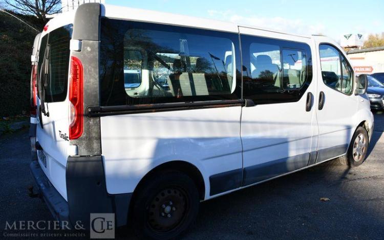 RENAULT Trafic BLANC FJ-245-MZ