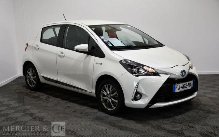 TOYOTA YARIS HYBRIDE 100H DYNAMIC 5P BLANC FJ-462-NK