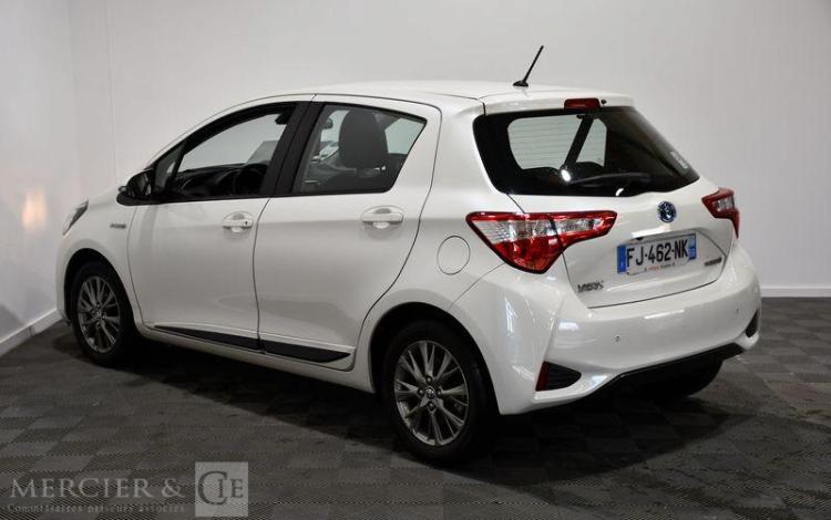 TOYOTA YARIS HYBRIDE 100H DYNAMIC 5P BLANC FJ-462-NK