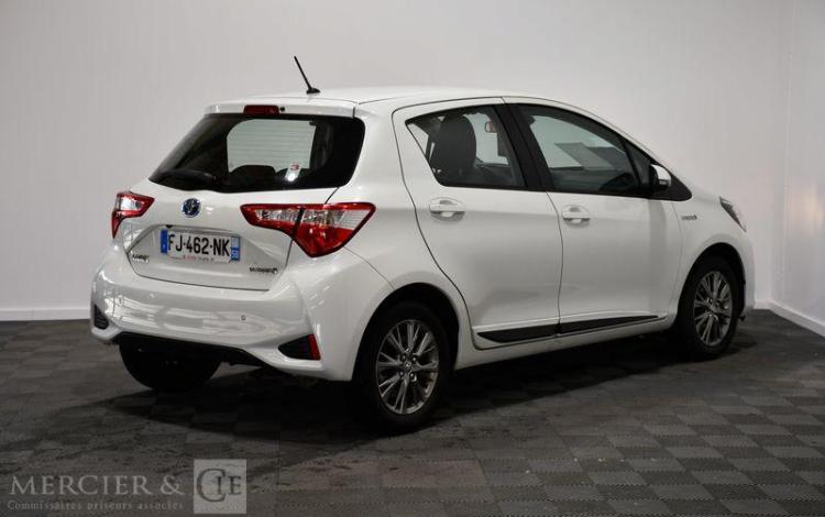 TOYOTA YARIS HYBRIDE 100H DYNAMIC 5P BLANC FJ-462-NK