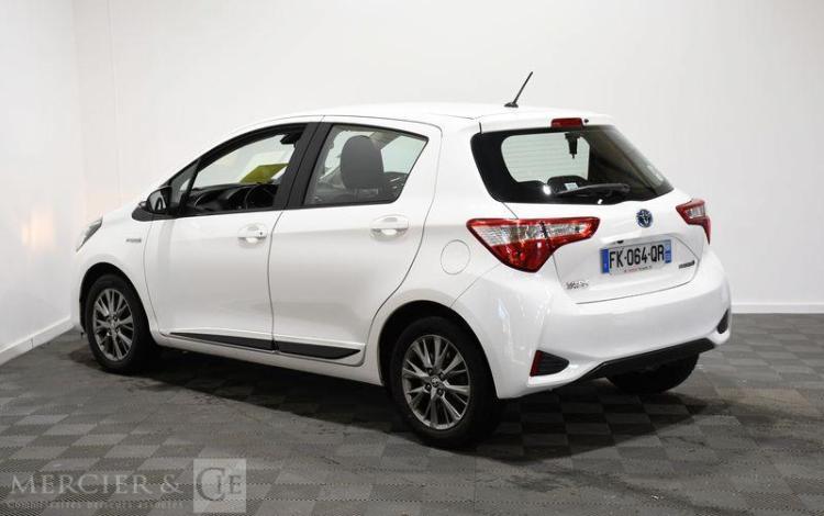 TOYOTA YARIS HYBRIDE 100H DYNAMIC 5P BLANC FK-064-QR