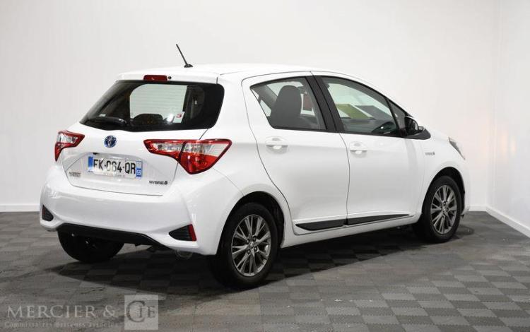 TOYOTA YARIS HYBRIDE 100H DYNAMIC 5P BLANC FK-064-QR