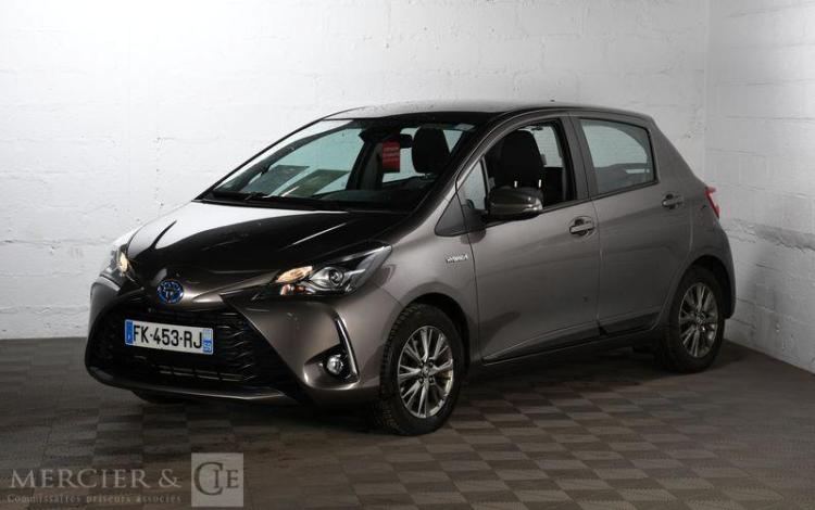 TOYOTA YARIS HYBRIDE 100H DYNAMIC 5P GRIS FK-453-RJ