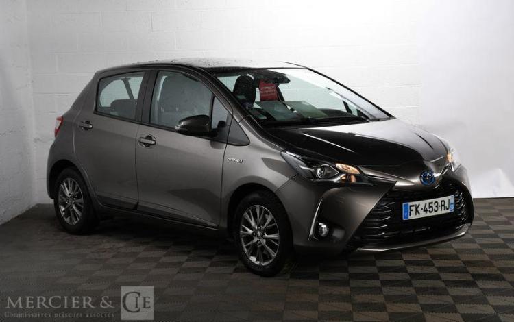 TOYOTA YARIS HYBRIDE 100H DYNAMIC 5P GRIS FK-453-RJ