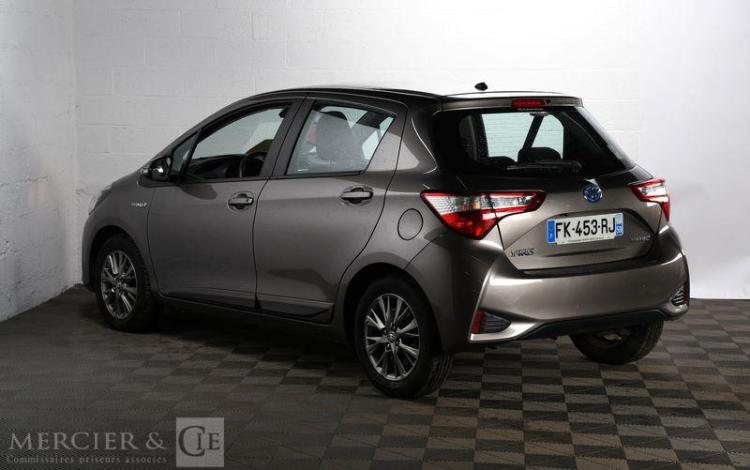 TOYOTA YARIS HYBRIDE 100H DYNAMIC 5P GRIS FK-453-RJ