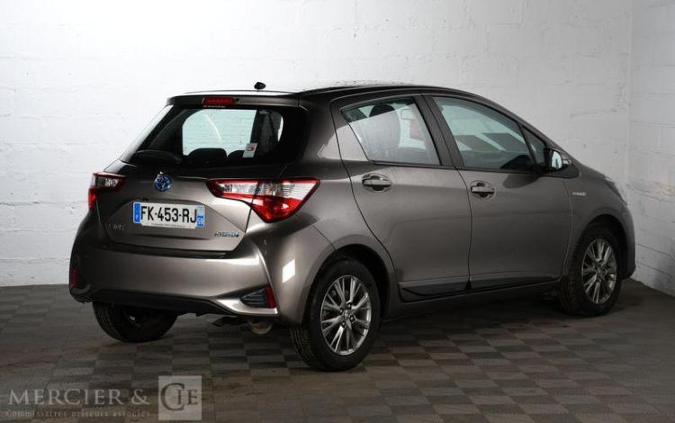 TOYOTA YARIS HYBRIDE 100H DYNAMIC 5P GRIS FK-453-RJ