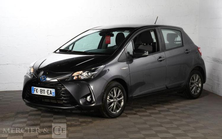 TOYOTA YARIS HYBRID 100H DYNAMIC 5P GRIS FK-811-EA