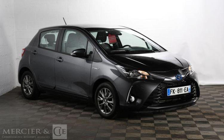 TOYOTA YARIS HYBRID 100H DYNAMIC 5P GRIS FK-811-EA