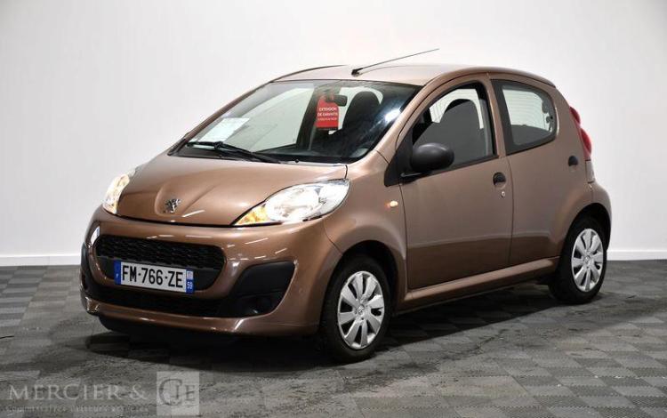 PEUGEOT 107 MARRON FM-766-ZE