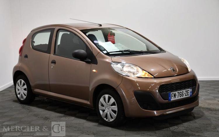 PEUGEOT 107 MARRON FM-766-ZE