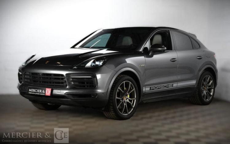 PORSCHE CAYENNE COUPE 3,0 V6 e-HYBRID GRIS GD-656-WH