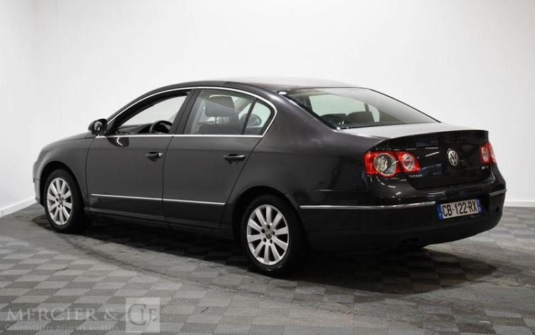 VOLKSWAGEN PASSAT 2,0 TDI140 EMBASSY NOIR CB-122-RX