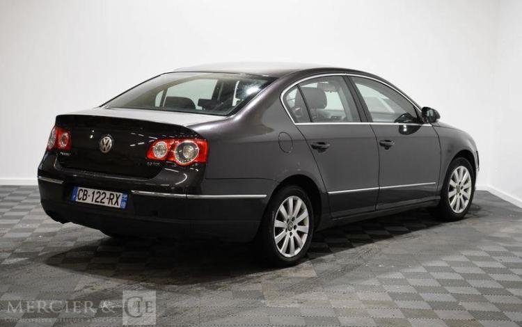 VOLKSWAGEN PASSAT 2,0 TDI140 EMBASSY NOIR CB-122-RX